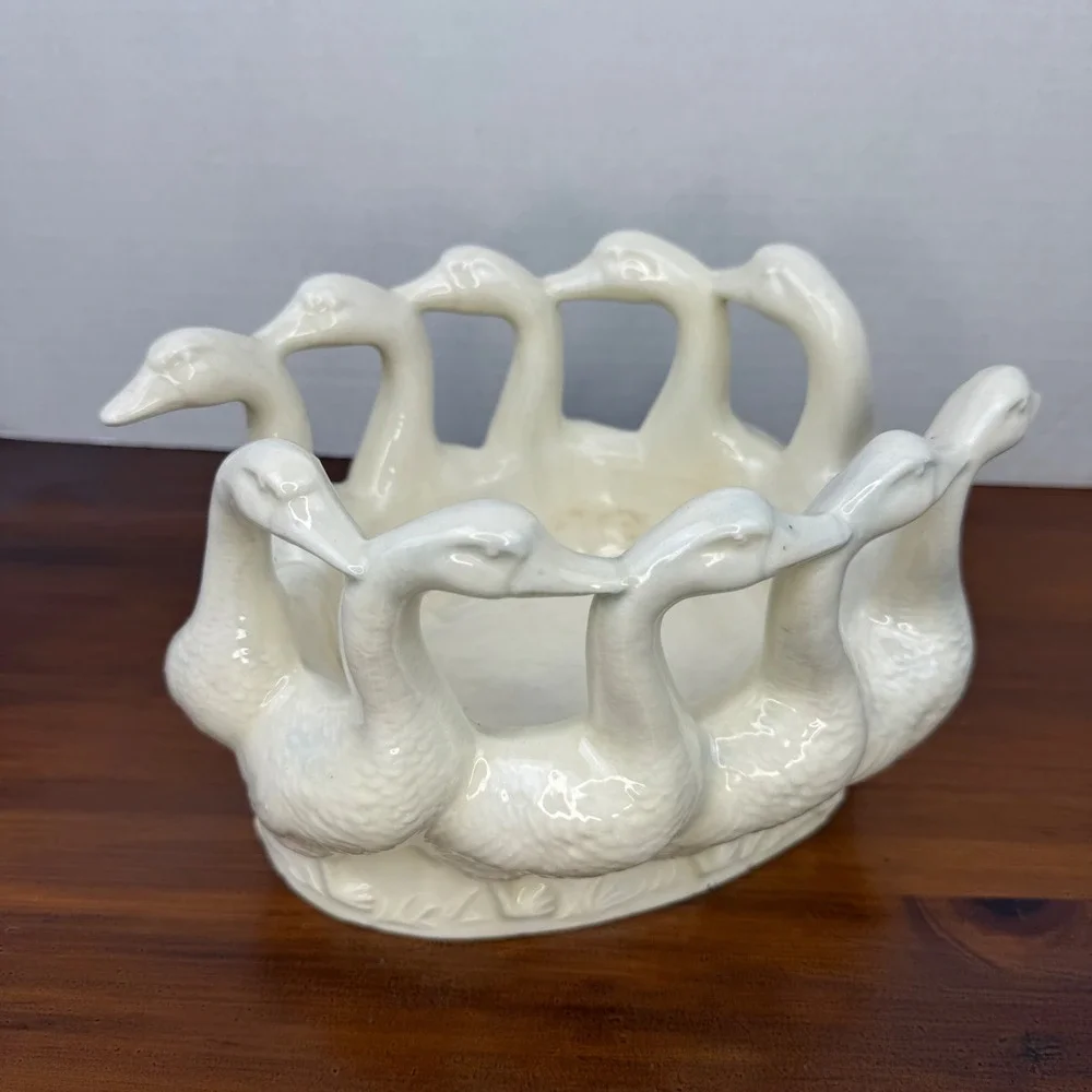 Vintage‎ 1983 Ceramic Circle of Geese Duck Centerpiece Bowl Cream 9.5in